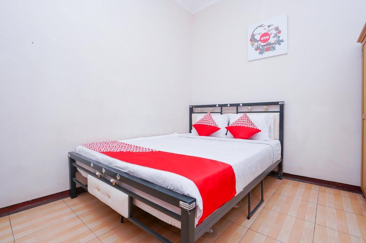 Готель Collection O 1112 Comfitel Siwalankerto Aa4 Сурабая Екстер'єр фото