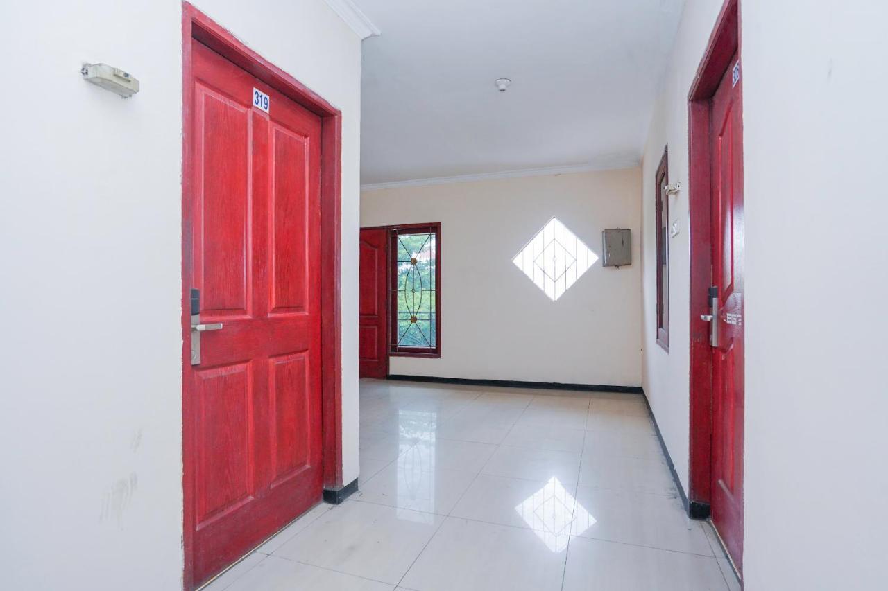 Готель Collection O 1112 Comfitel Siwalankerto Aa4 Сурабая Екстер'єр фото